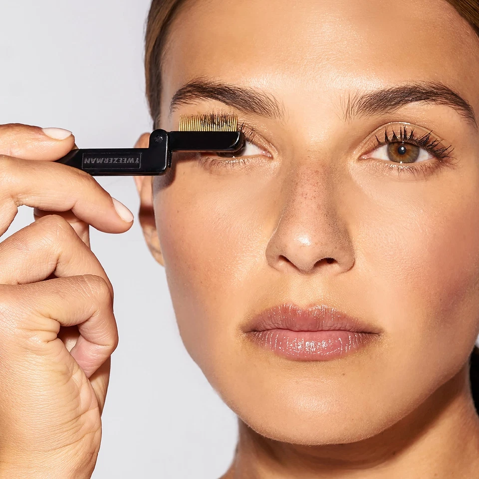 Gold Eyelash Curler Clump Free Gold Plated Metal Teeth Define Lashes Pack of 1 - Image 3 of 4