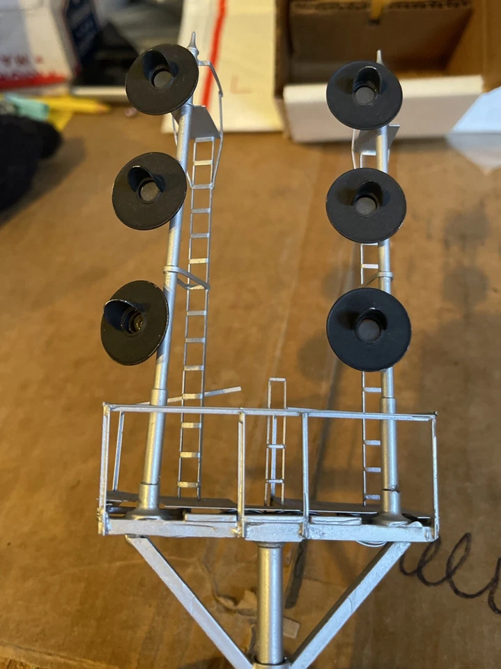 Acessórios personalizados de trem com luz de sinalização torre com suporte calibre O - Imagem 4 de 4