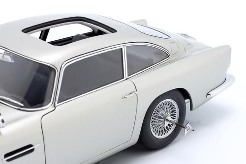 New AUTOart Aston Martin DB5 Goldfinger 1:18 Model Car Silver 70296 KidBX - Foto 6 di 10