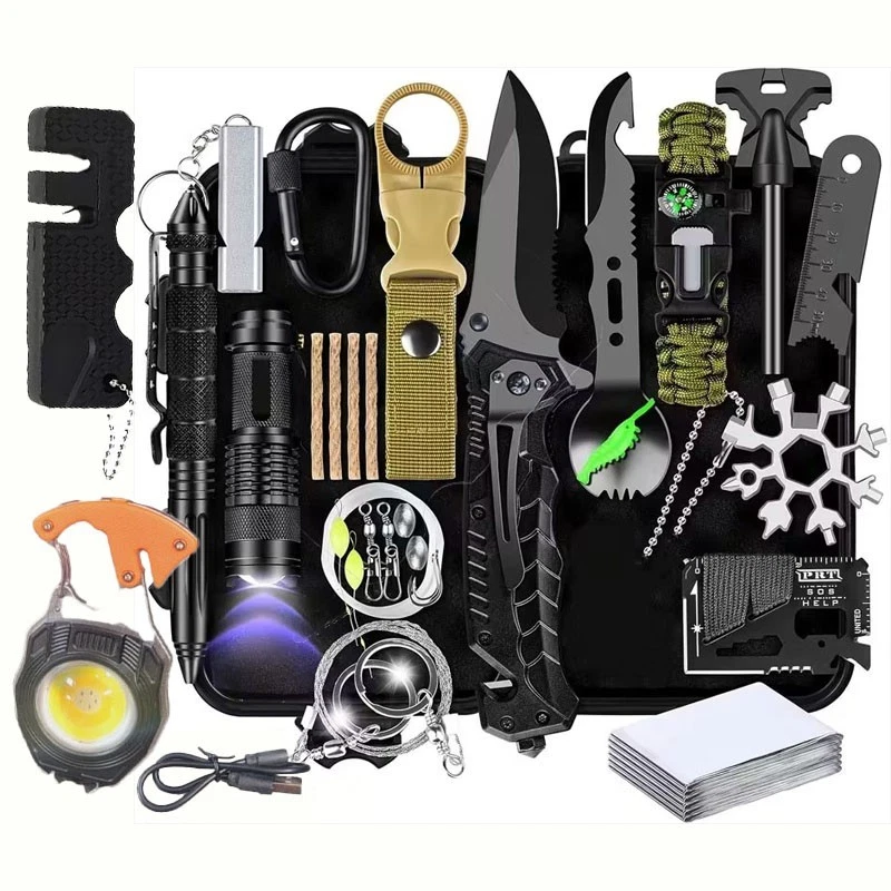 18 in 1 Outdoor Survival Tactical Kit with Multifunction Keychain Light - US
Opens in a new window o