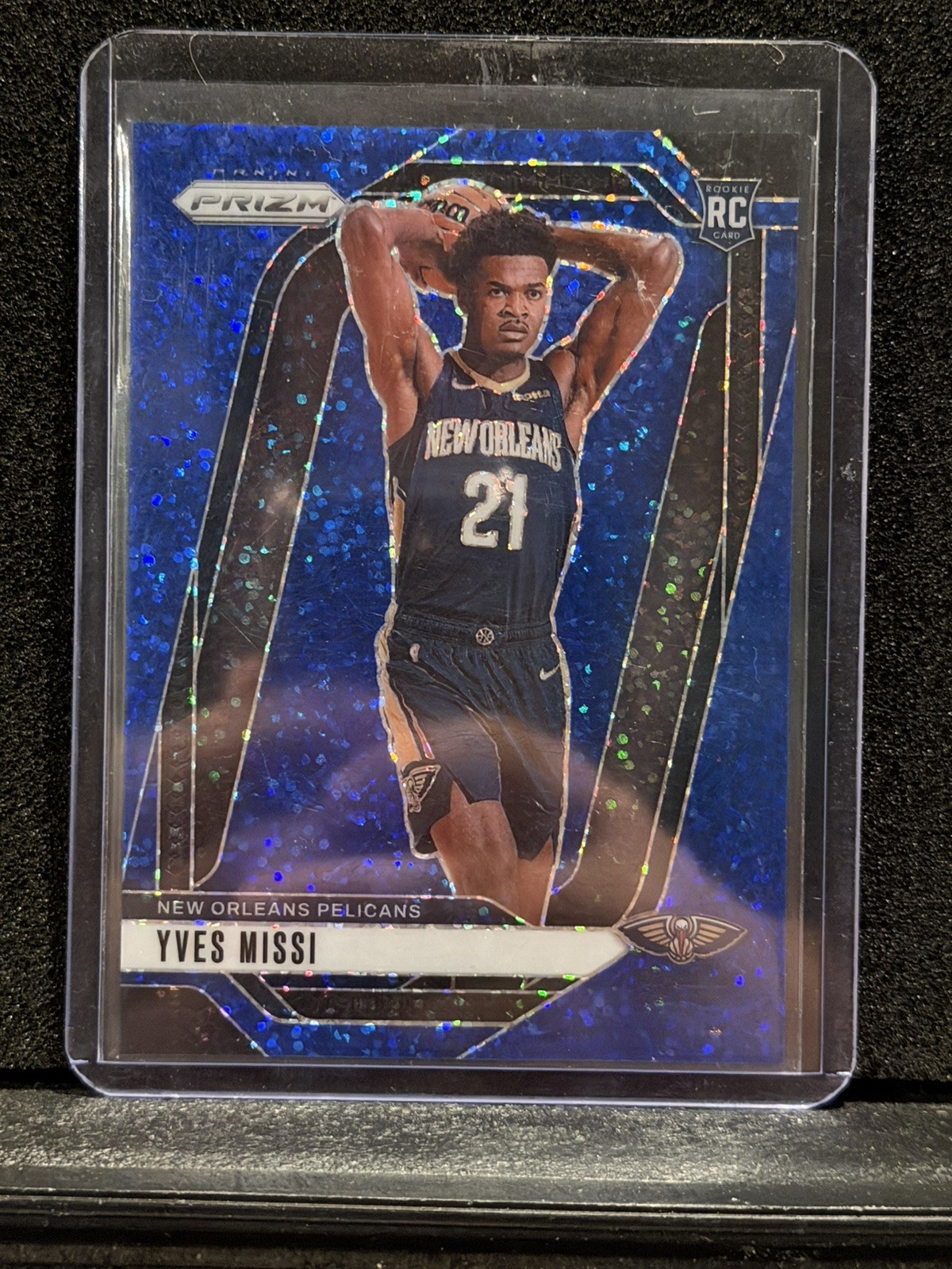 Yves Missi 2024-25 Panini Prizm /144 Blue Sparkle RC Pelicans #233