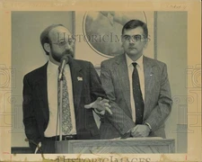 Press Photo William Eckhardt & Alfred Strawn at Podium - afa42226