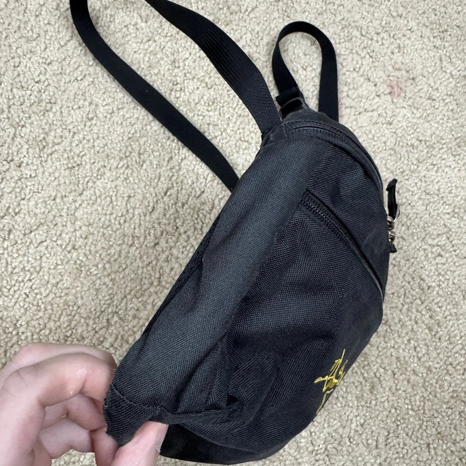 Arc'teryx Mantis 2 Waist Pack Black Crossbody Sling Bag Arcteryx - Image 2 of 4