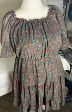 Women's Small Floral Print Short-Sleeved Mini Dress Size XL.