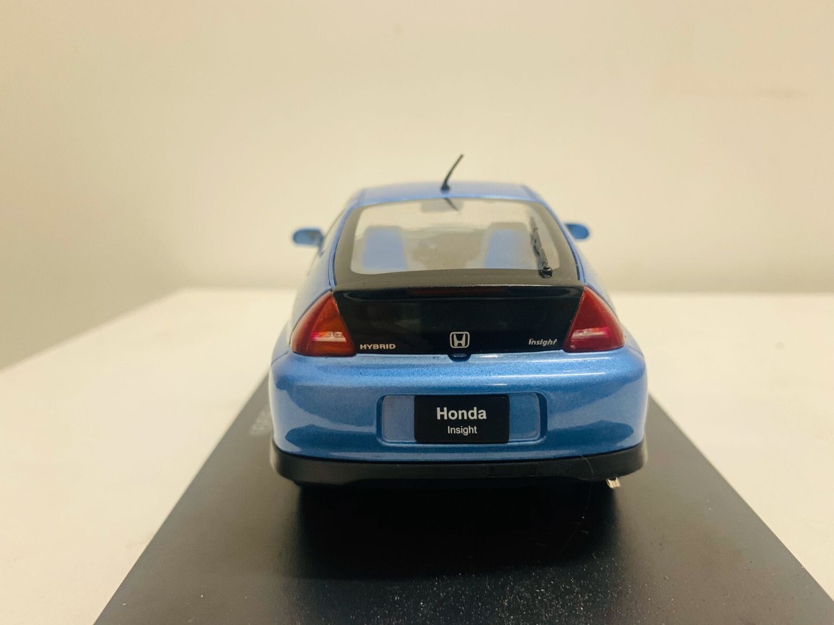 Honda Insight 1999 Blue 2 Open Door 1:24 Scale Die-Cast Model Car