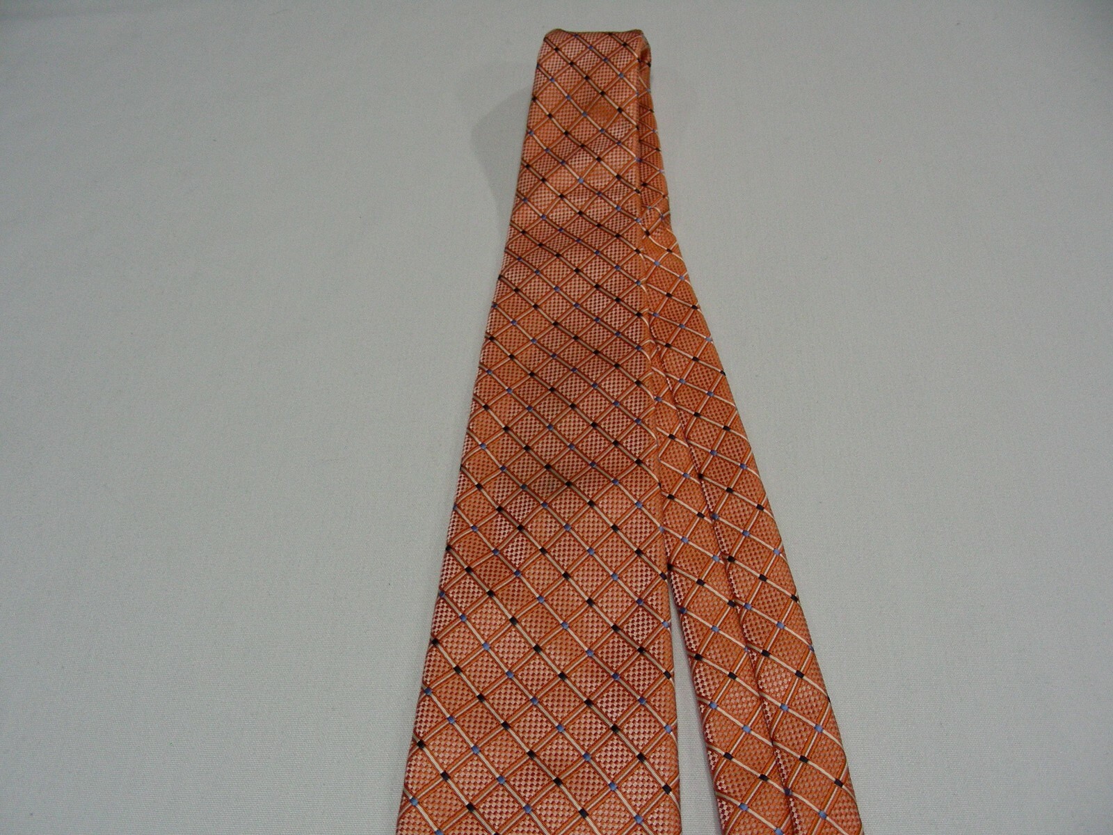 IZOD - ORANGE GEOMETRIC PATTERNED - POLYESTER NEC… - image 5