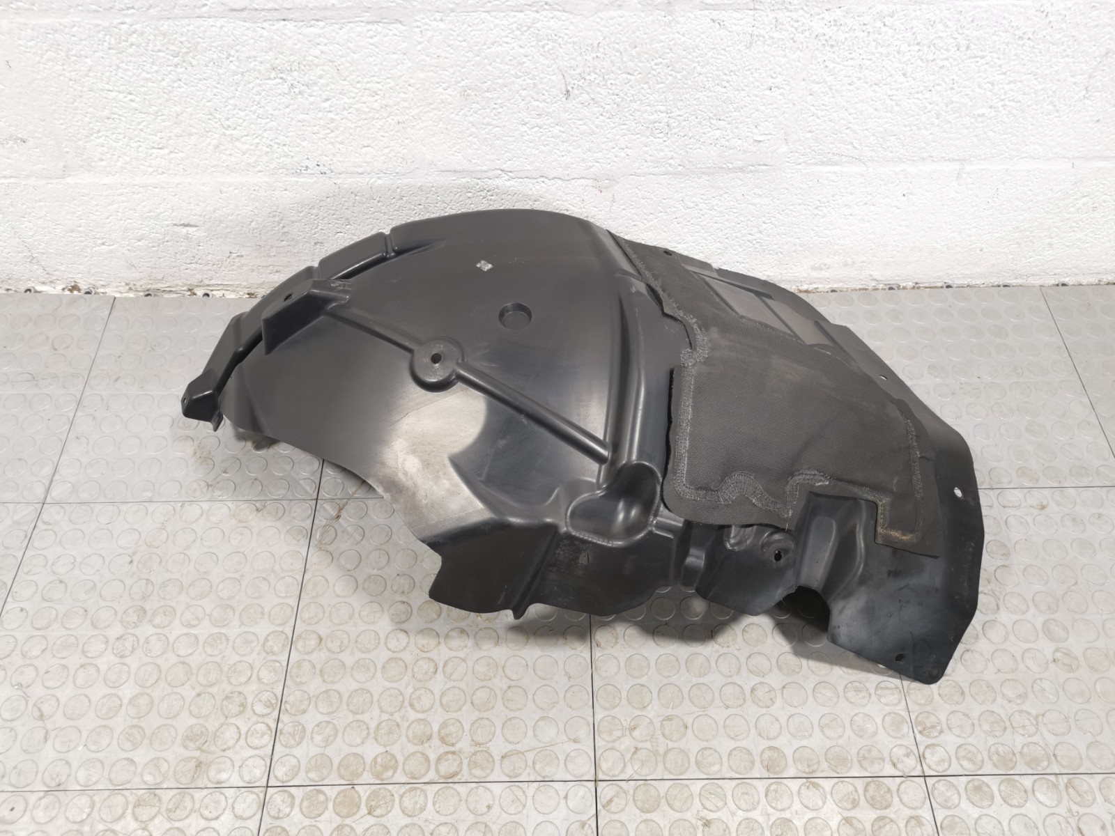 Maserati Levante 3.0L AWD 2017 Front Right Side Fender Rear Splash Shield Guard
