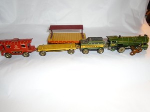 Vintage Ranger 6 Pc Set Tin Litho Wind Up Train & Station w/key C-22