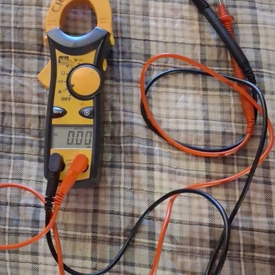 Ideal Clamp Meter Digital Display Handheld Multimeter CAT III 600V MPN 61-732