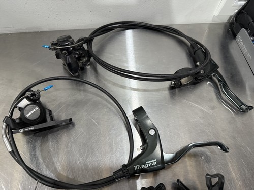 Shimano Flat Bar Bremshebel Set und Flat Mount Bremssättel