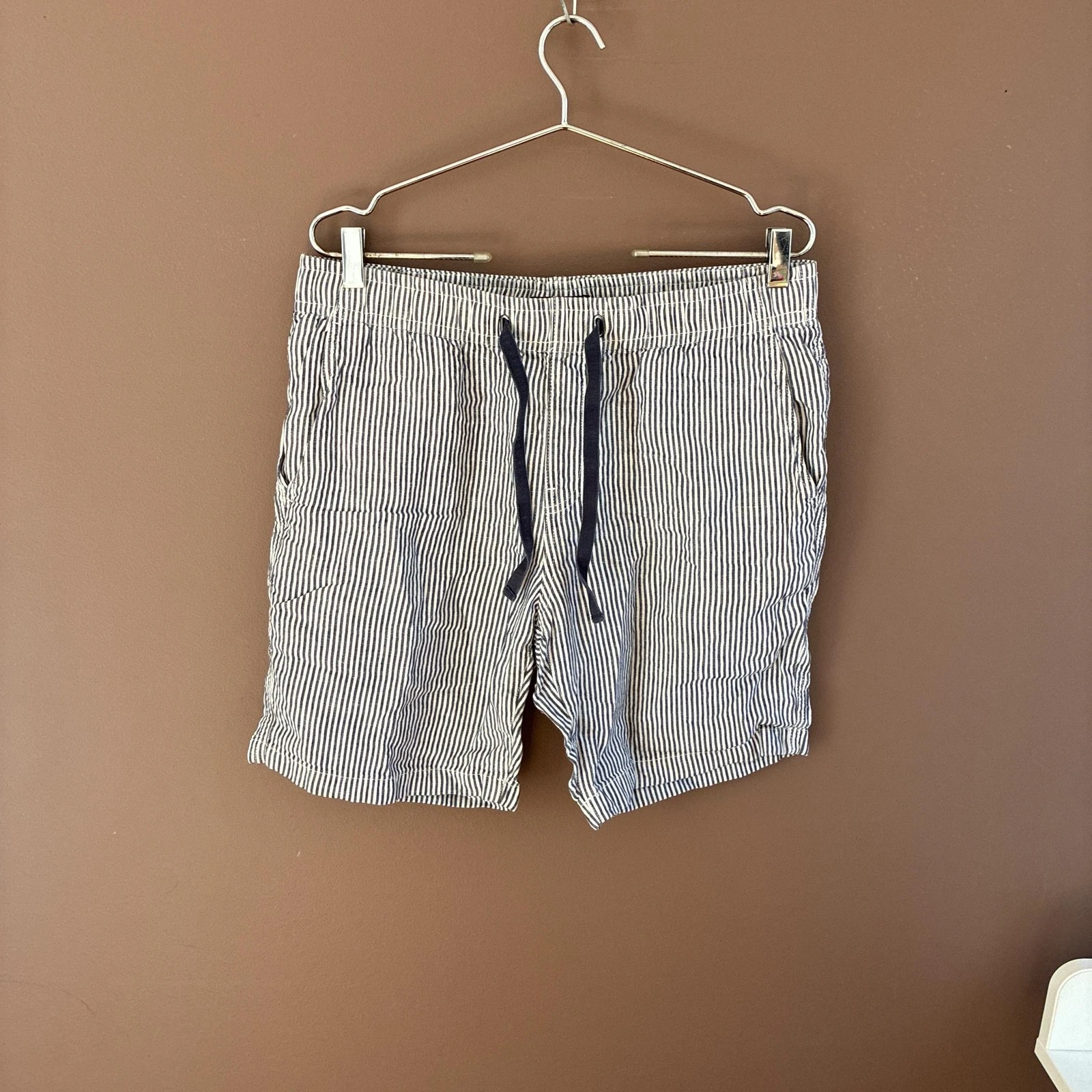 Country Road Shorts Mens 34 Blue Stripe Linen Elastic Waist Drawstring Casual
Opens in a new window
