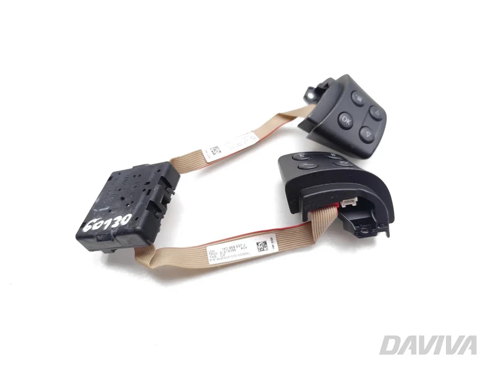 VW Tiguan Bouton de commutation multifonctionnel au volant 2010 SUV 4/5dr Diesel - Photo 2/4