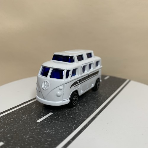 Maisto Speed Wheels Volkswagen VW Camper Samba Bus T1 White/Black 1:64 Scale NM - Picture 8 of 13