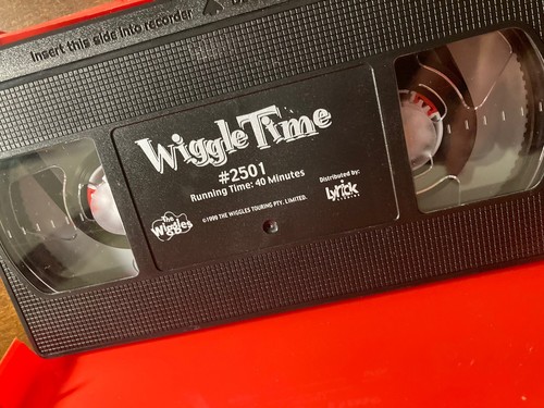 VHS SONGS The Wiggles: Wiggle Time VIDEO TAPE Clamshell Case + 2003 Henry Plush - Picture 14 of 15