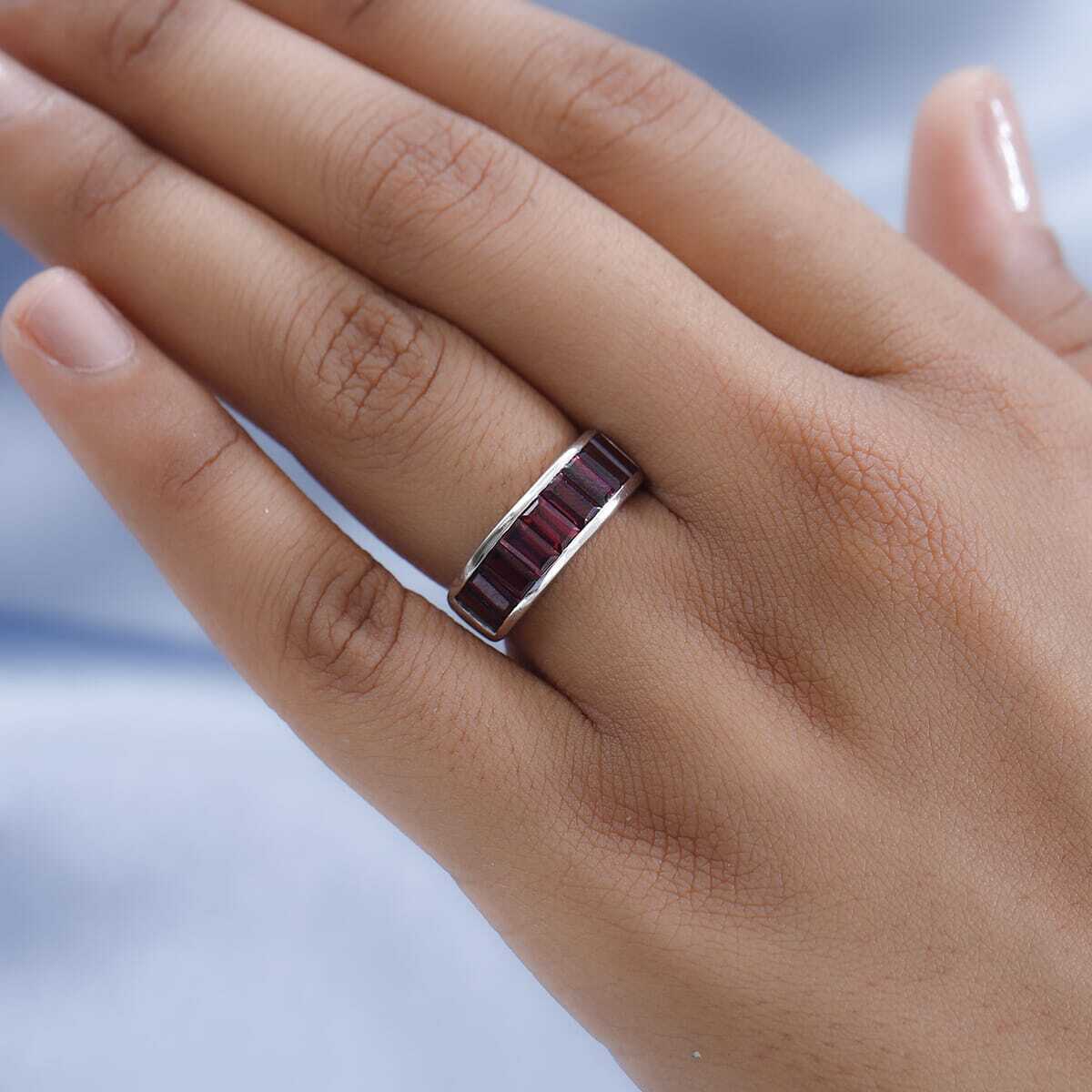 SO CLASSIC!! 2.60ctw Rhodolite Half Eternity Ring Platinum SO CLASSIC!! 2.60ctw Rhodolite Half Eternity Ring Platinum