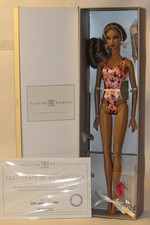 Bombshell Beach Natalia Fatale Basic Doll NRFB #91537 Fashion Royalty