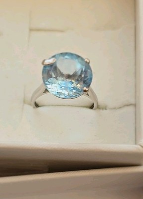 Ring aus 375 WeissGold mit Topaz, 3.65 gram