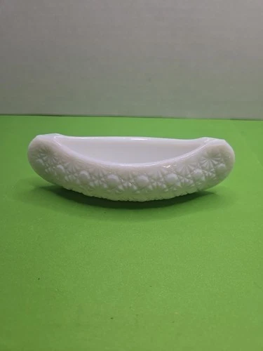 Vintage Fenton Daisy & Button Pattern White Milk Glass Canoe Candle Holder Rare!