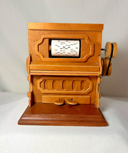 5" Vintage Wooden Player Piano Music Box Player (A200)