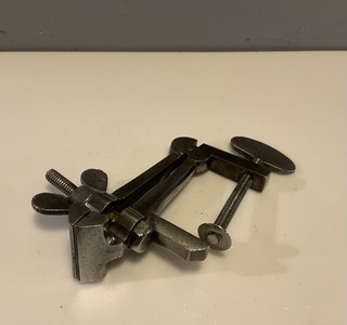 VINTAGE J.BUCK JEWELLERS WATCHMAKERS PORTABLE VICE WITH 1 1/4” INCH JAWS