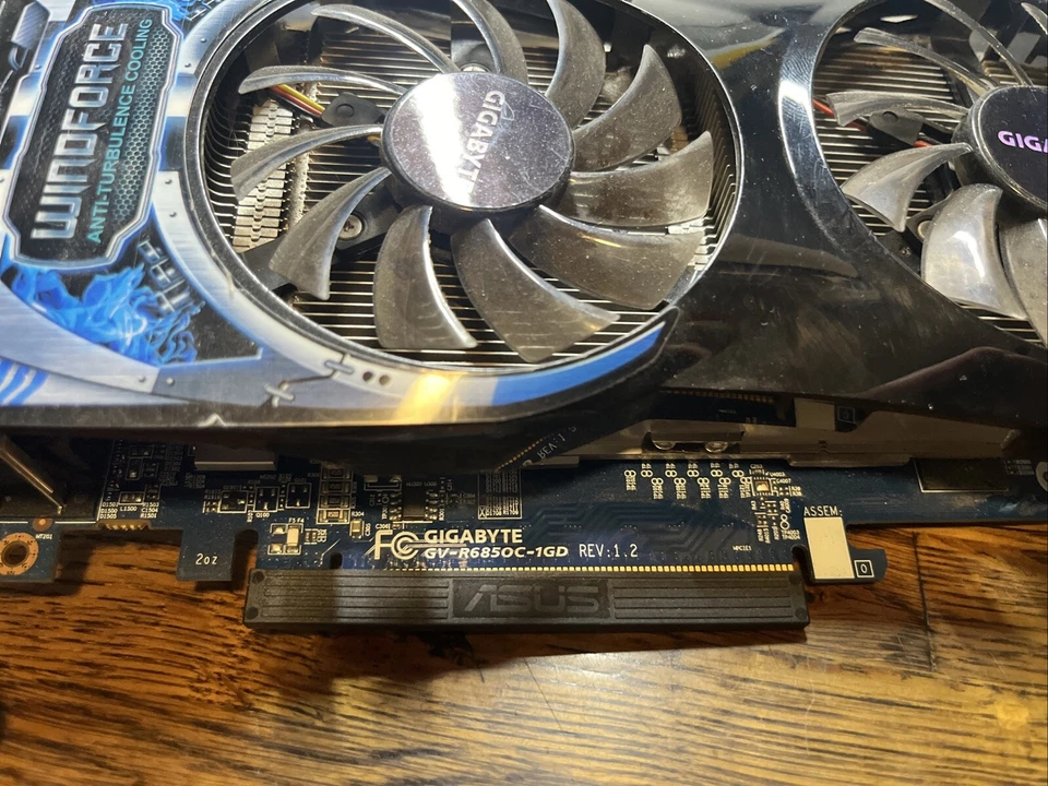 GIGABYTE WINDFORCE ANTI-TURBULANCE COOLING VIDEO CARD GV-R6850C-1GD - Image 2 of 3