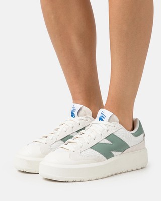 unisex ct 302 platform sneakers in chalk & green