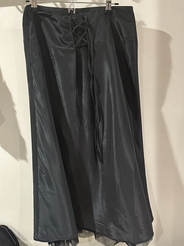 "Falda vintage Mossimo negra satinada línea A - espalda corsé, dobladillo de tul - cintura 29""" Foto 3 de 4