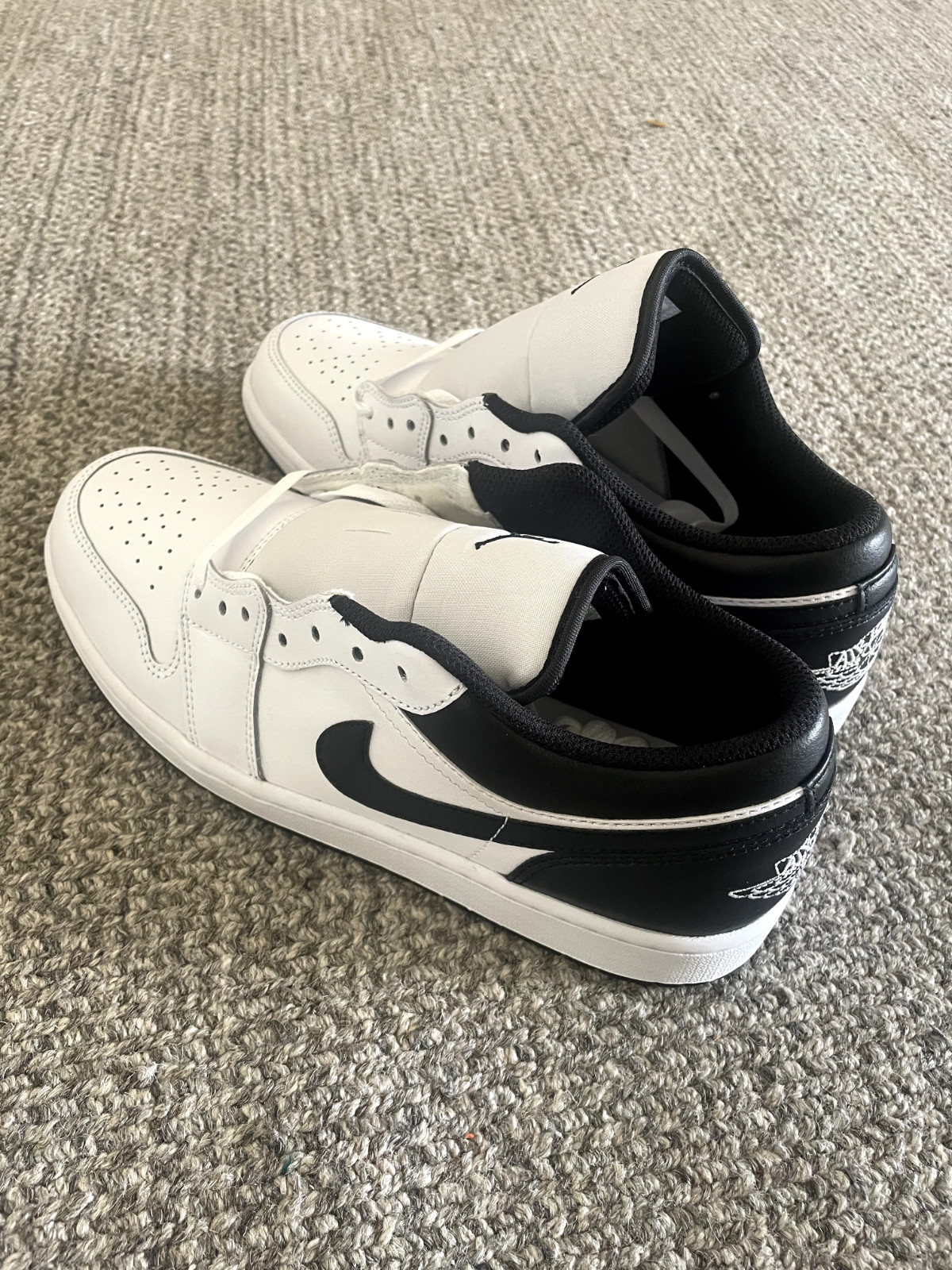 Nike Air Jordan 1 Low SE Men's 10.5 US White w Black Trim, New Nike Air Jordan 1 thumbnail 3