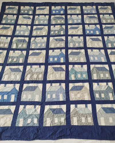 Vintage Handmade Beautiful "Winter Village" Pattern Multicolor Quilt 88x84 Inch