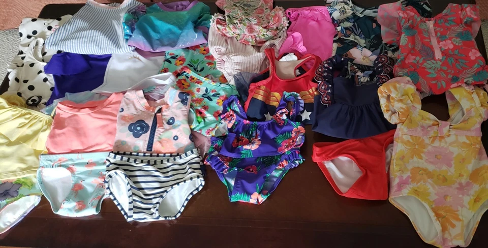 Paket Kleinkind/Baby Mädchen Badeanzüge Größe 12-18 Monate