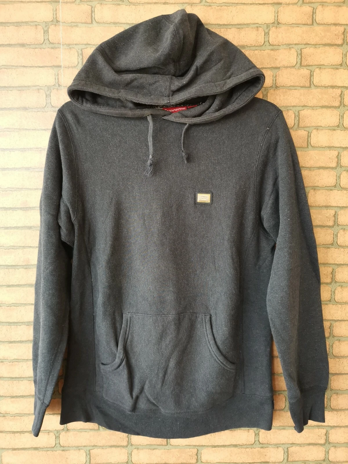 SWEAT SHIRT À CAPUCHE GRIS FONCÉ 100 % AUTHENTIQUE LOGO SUPREME METAL TAB S PAS LOGO BOÎTE