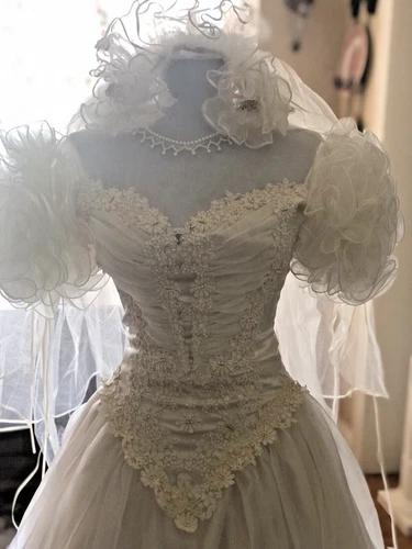 Braut leuchtende Brautkleider Kathedrale mit langer Plissee Sweep Schleppe Satin - Bild 20 von 23