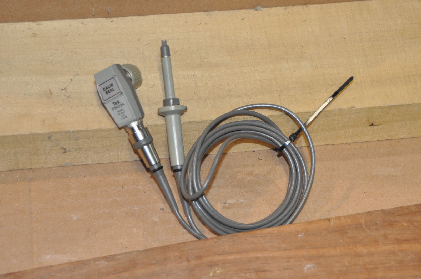 TEKTRONIX VOLTAGE PROBE MODEL: P6107A 10MΩ 13.0pF 10x 2.0M
