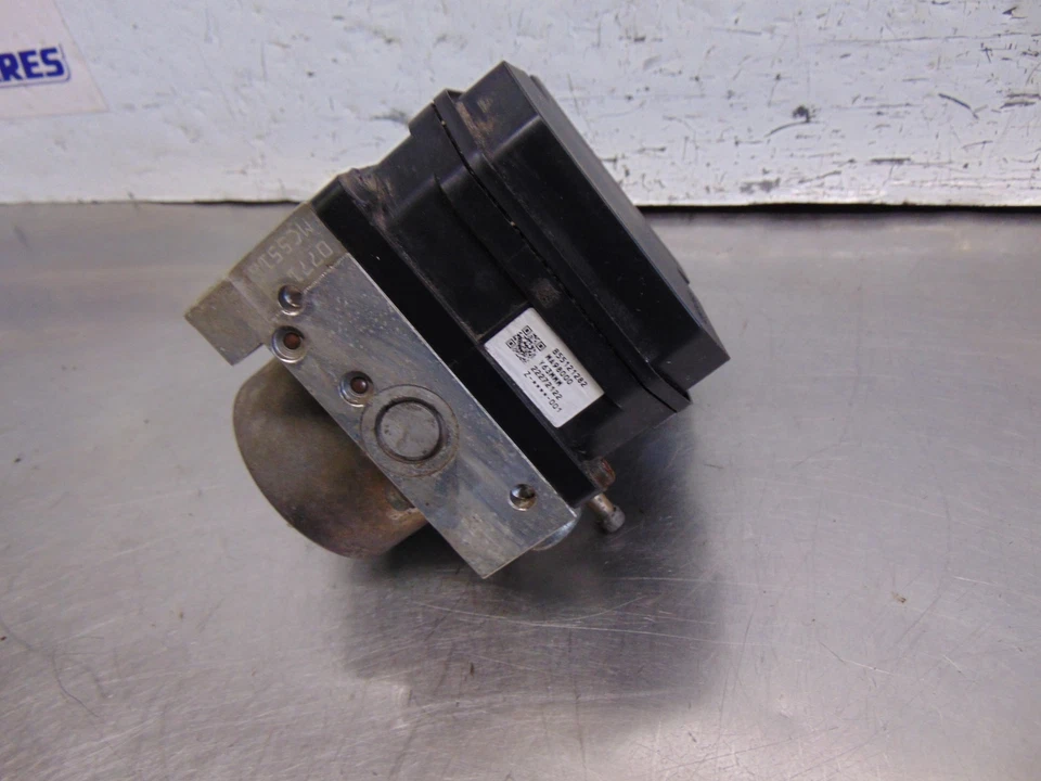 Nissan Elgrand ABS Pump E51 02-08 TD8401 Anti lock braking - Image 4 of 4