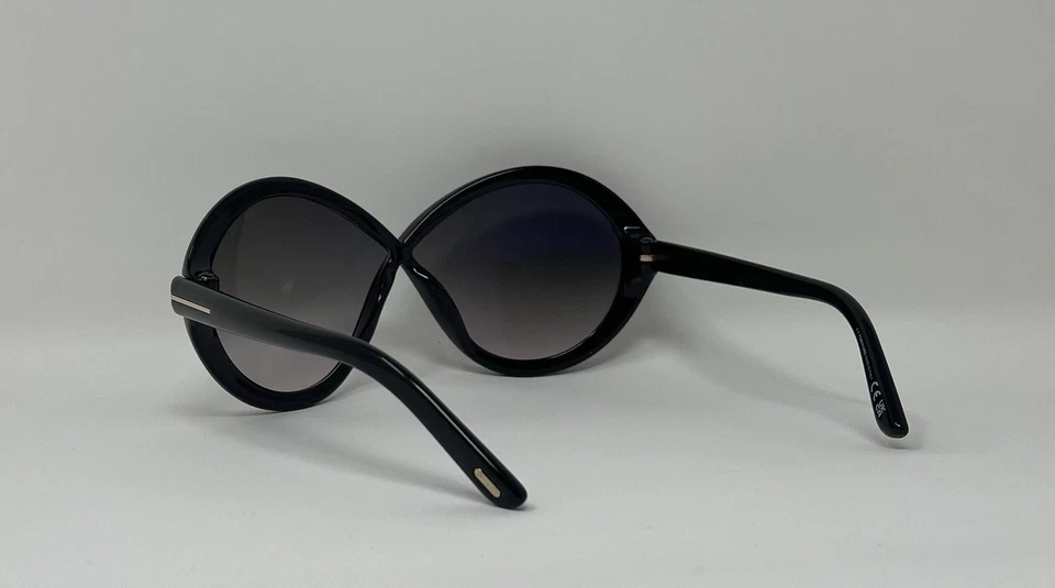 Tom Ford Jada TF1070 01B Black Sunglasses, Grey Gradient Lens. Size 68-5-125 New - Image 3 of 3