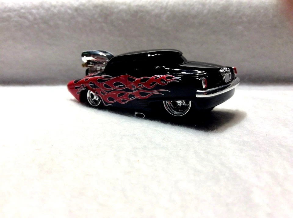 The Original Muscle Machines 1950 Studebaker Coupe 50 Studebaker Flames  1/64  - - Image 3 of 4