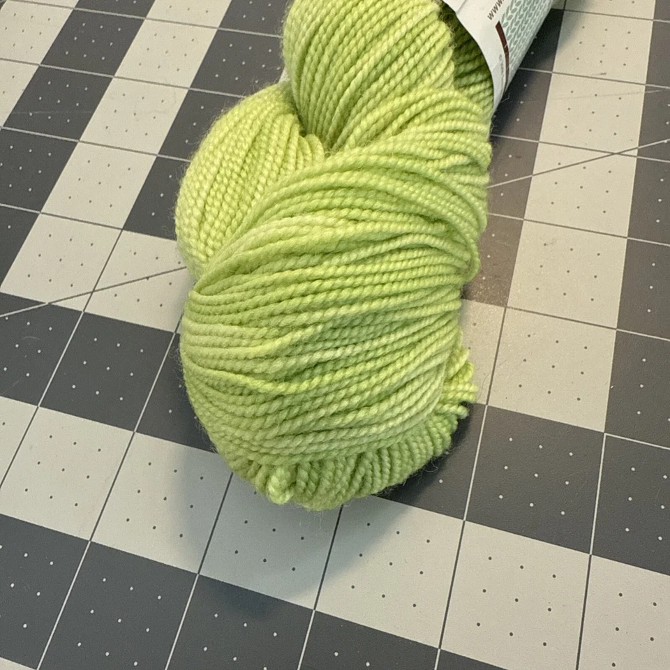 Hilo de calcetín SHIBUI 100 % lana merino súper lavada 340 verde claro descontinuado Foto 4 de 4