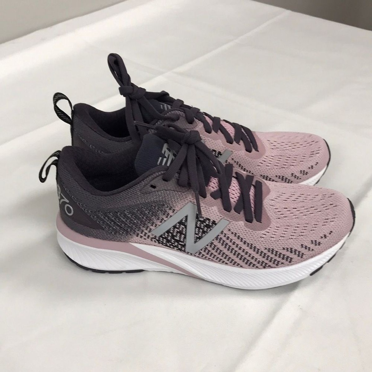 New Balance Womens 870 Running Shoe size US