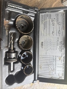 Klein Tools Hole Saw Kit No.31180 Missing Two Pieces
