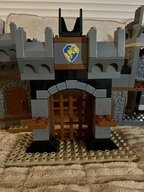 LEGO DUPLO Knight Castle 4777 &ndash; Excellent &ndash; Near Complete w/ Figures & Weapons