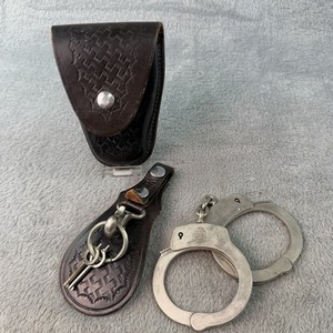 Vtg Smith & Wesson Handcuffs w 2 keys Leather Key Keeper & Bucheimer Case W166