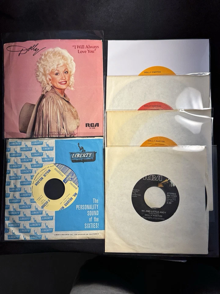 26 COUNTRY RECORDS - Premium Lot 45rpm 7” Vinyl Singles DOLLY/WILLIE/MERLE/etc!! - Image 2 of 4