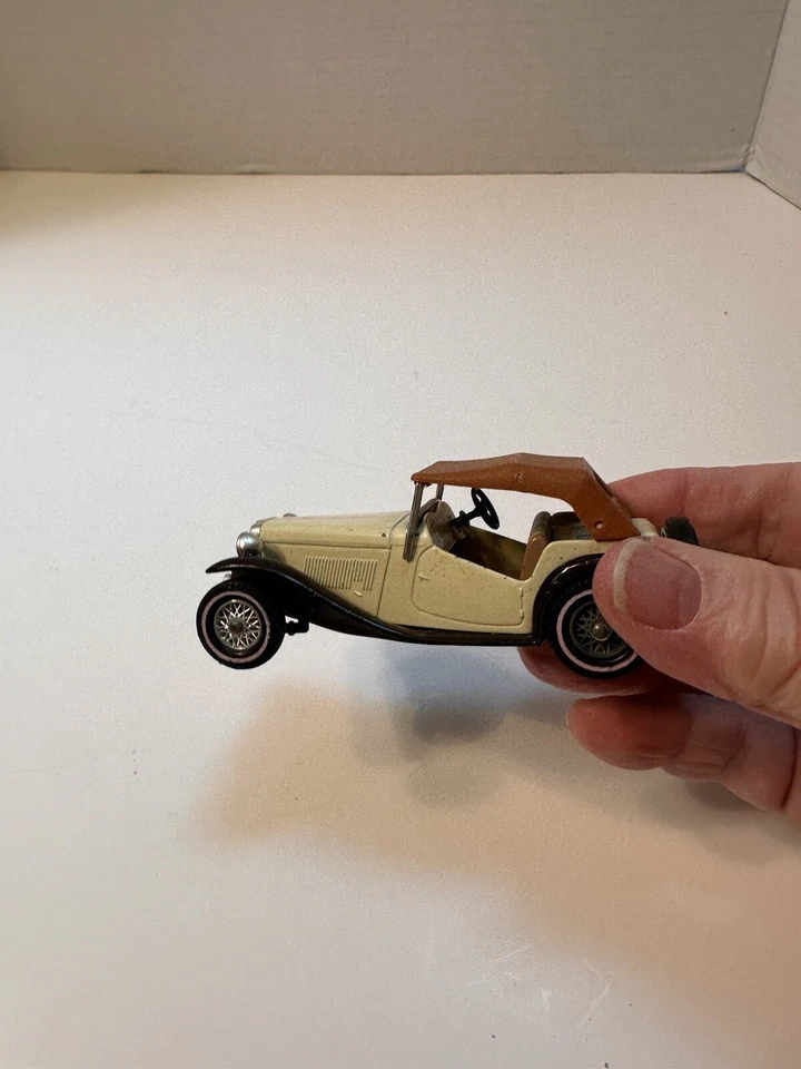 1977 MATCHBOX MODELS OF YESTERYEAR 1:35 SCALE Y-8 BROWN/CREAM 1945 MG TC - Image 4 of 4