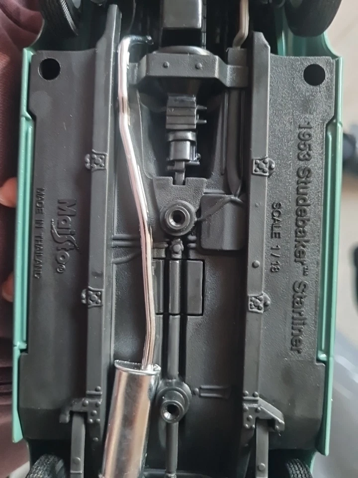 MAISTO  Studebaker Starliner  1953 scala 1:18  Custodia Protettiva No Scatola  - Immagine 4 di 4