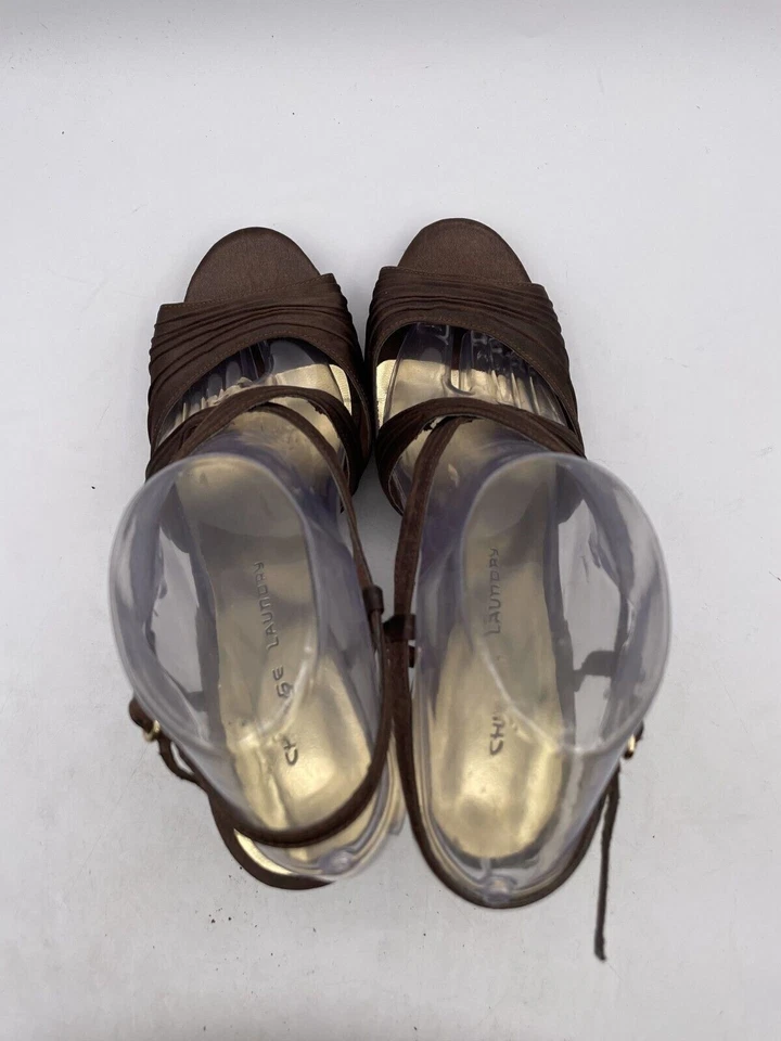 Tacón de aguja Chinese Laundry Amella para mujer talla 9M cuero marrón con tira trasera Foto 4 de 4