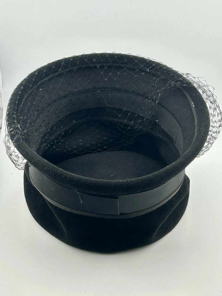 Sombrero de cóctel Mid-Century negro velado Union Made Italia años 50 63/4′′ Foto 4 de 4