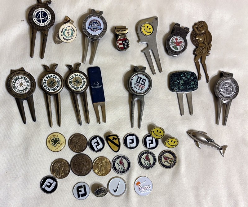 Mixed Divot Tools and Ball Markers x 34, Mens Golf Accessory