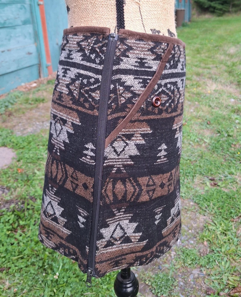 SKHOOP Doris Short Skirt Active Winter Aztec Print – Clearance - Image 3 of 4