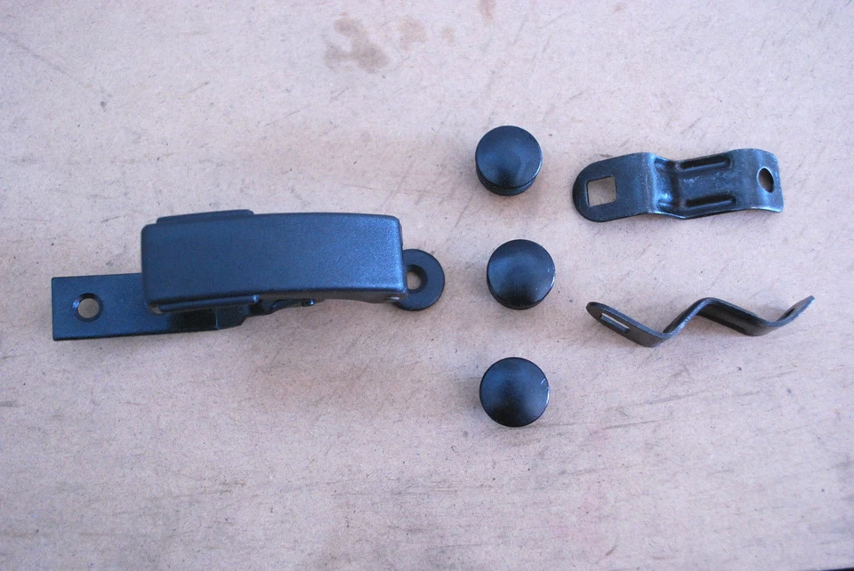 DAIHATSU FEROZA ROCKY SPORTRAK FOURTRAK QUARTER WINDOW LOCK HINGE SET - Image 2 of 4