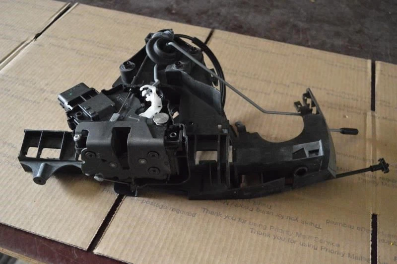 Actuador de cerradura de puerta delantera derecha Volvo S40 2005 2006 2007 2008 2009 2010 2011 Foto 2 de 4